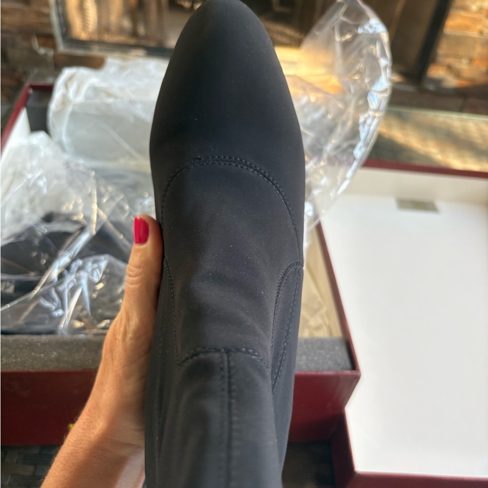 Chic Donald Pliner Black Heeled Booties - Picture 2 of 11